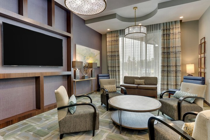 Lobby lounge