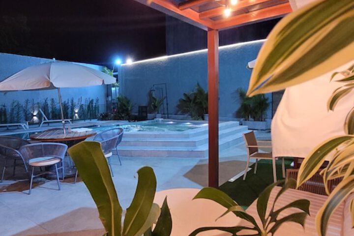 Pool 37 of 41