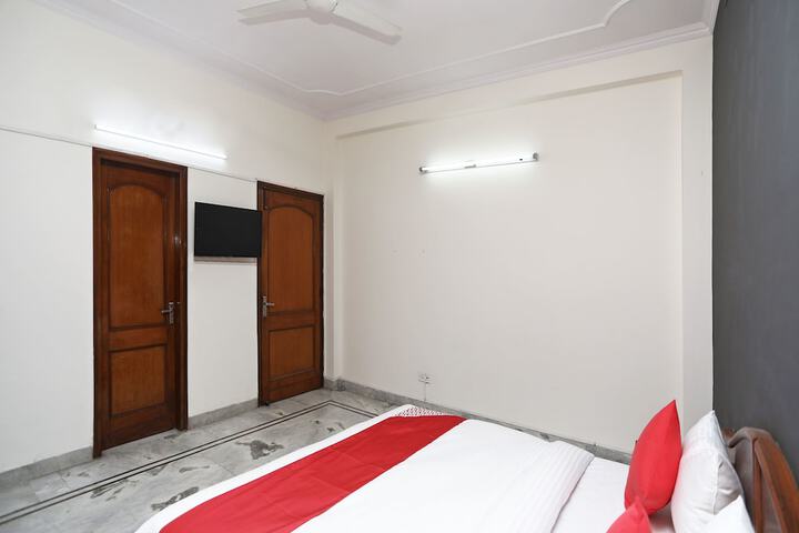 Room 2 of 4