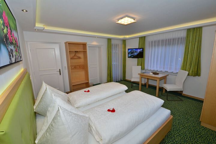 Room 2 of 36