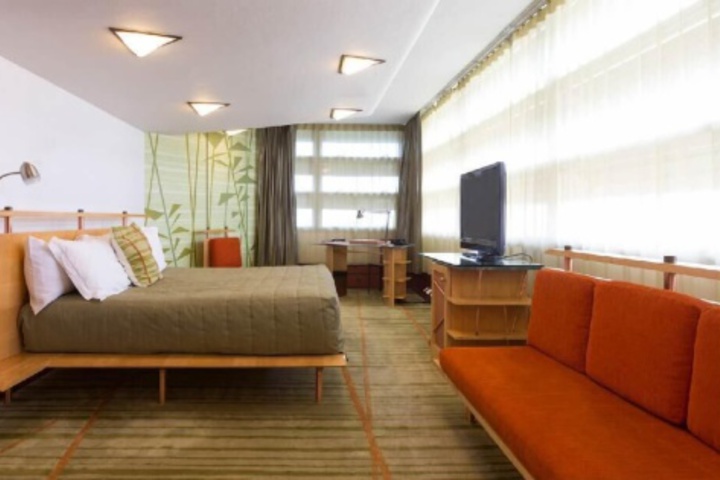 Room 12 of 60