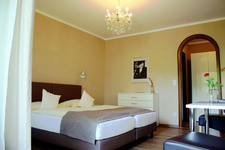 Room 12 of 40