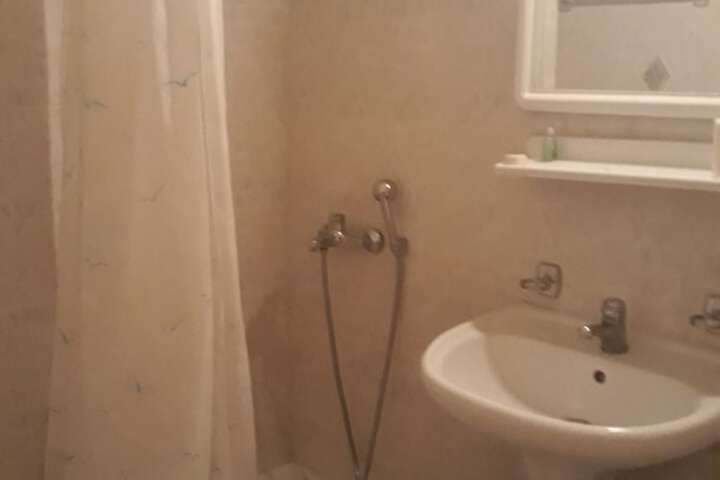 Room 18 of 30