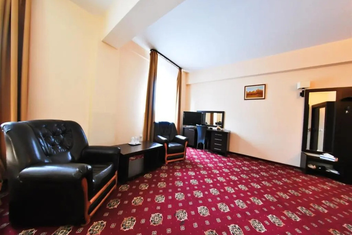 Room 2 of 10