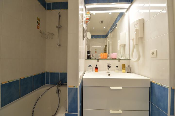 Room 593 of 648
