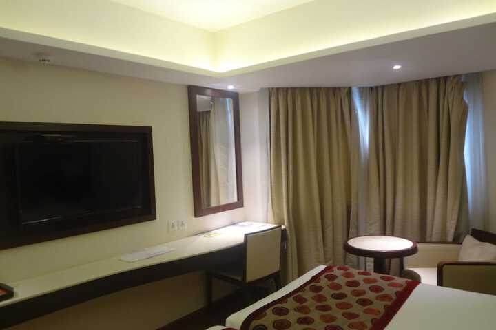 Room 17 of 48