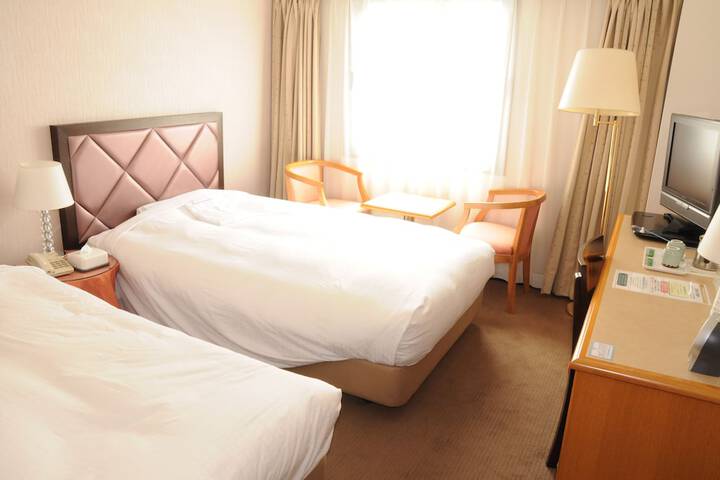 Room 12 of 36