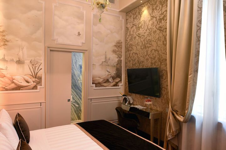 Room 8 of 53