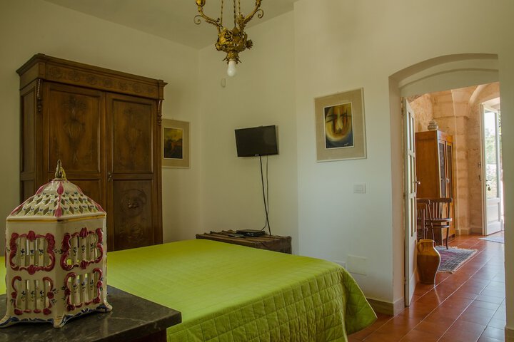 Room 11 of 49