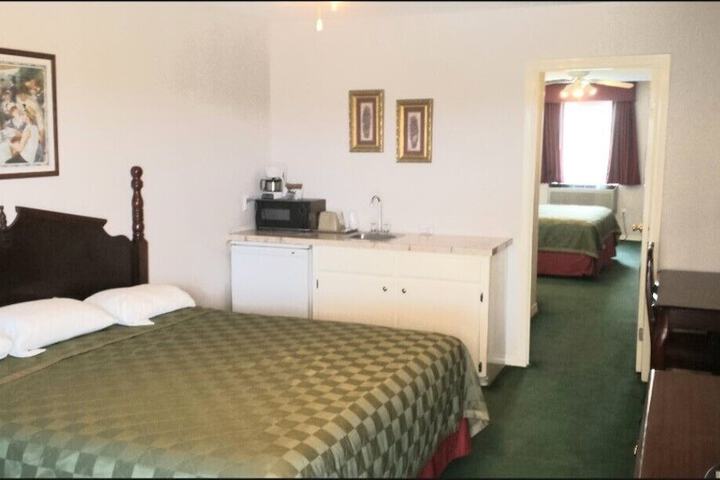 Basic Suite (4 of 4)