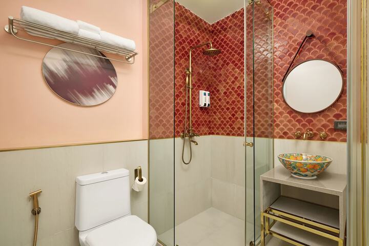 Room 27 of 40