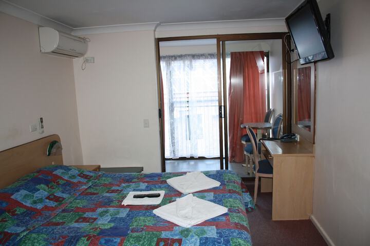 Room 10 of 34