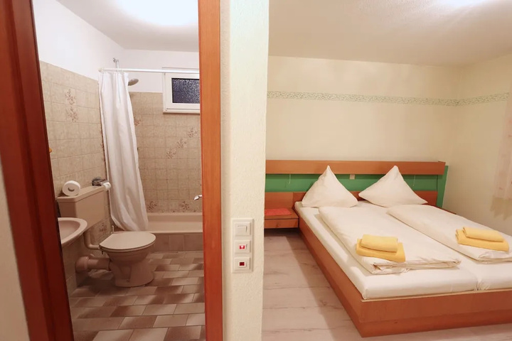 Room 8 of 13