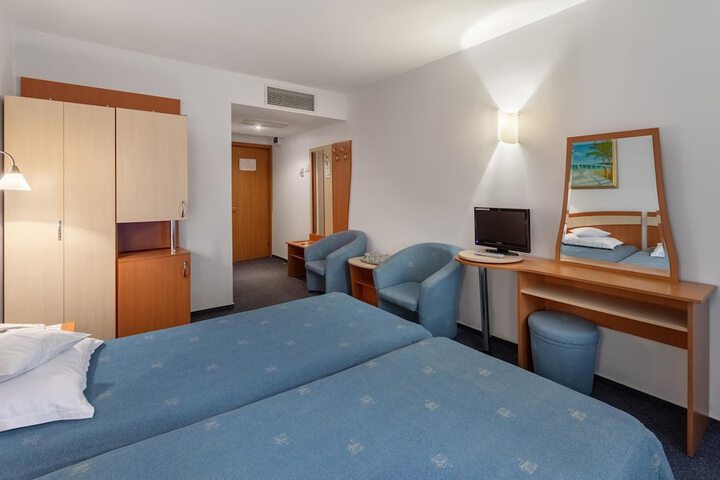 Room 19 of 42