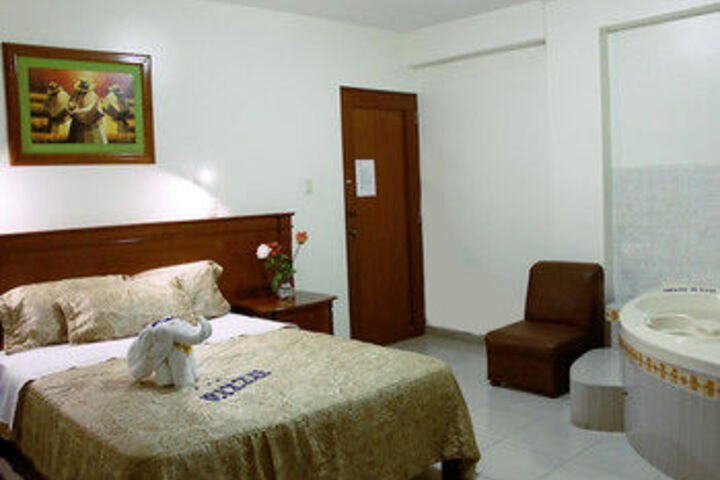 Room 4 of 17