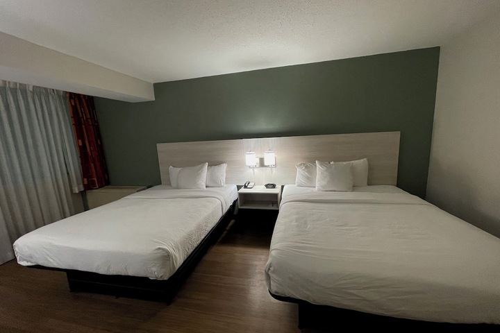 2 Queen Beds Efficiency (6 of 15)
