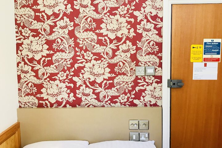 Room 27 of 71