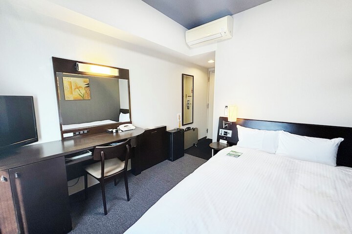 Room 10 of 37