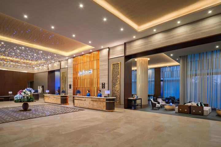 Entrance & Lobby