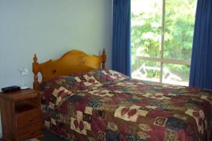 Room 8 of 32