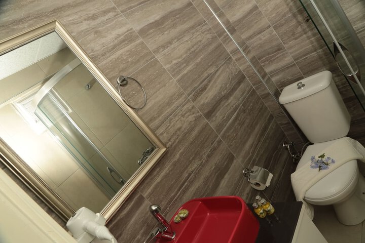 Room 32 of 58