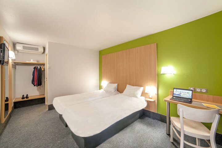Room 8 of 37