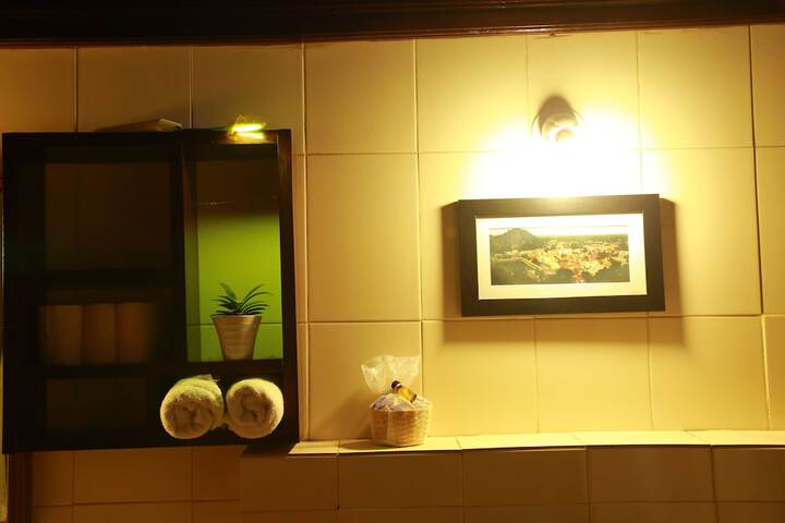Room 32 of 61
