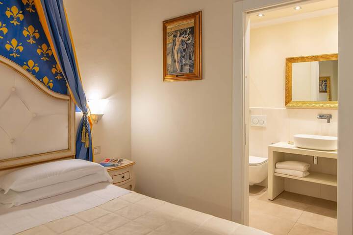 Room 48 of 102