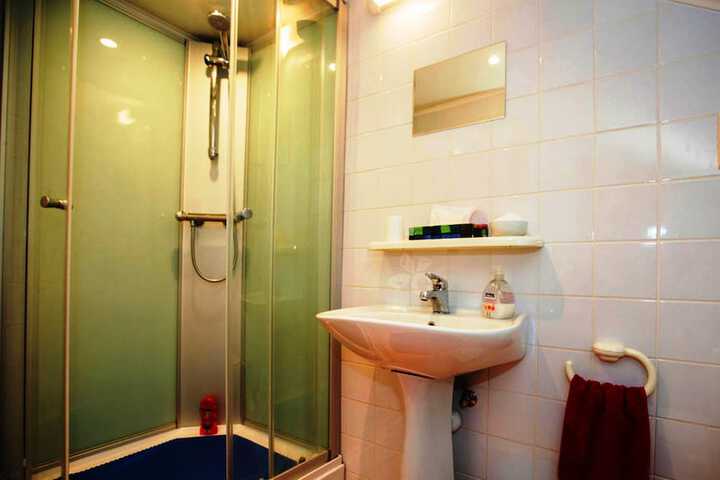 Room 14 of 31