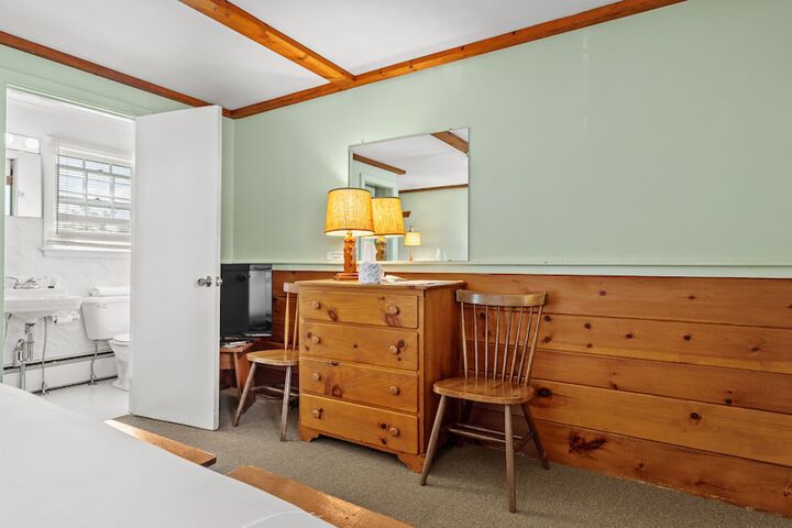 Room 9 of 27