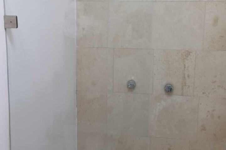 Room 8 of 10