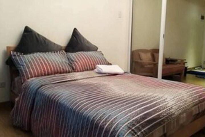 Room 9 of 12