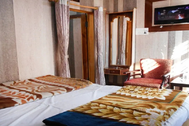 Room 6 of 13