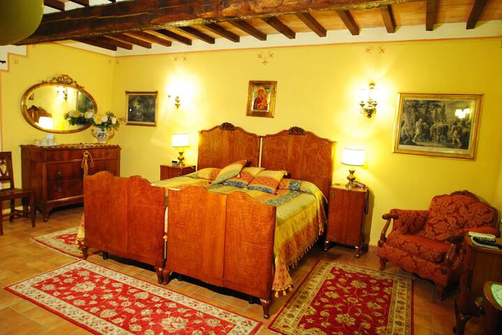 Room 44 of 118