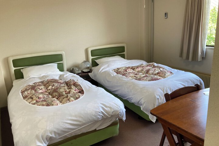 Room 11 of 31