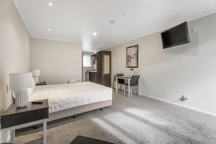 Room 6 of 25