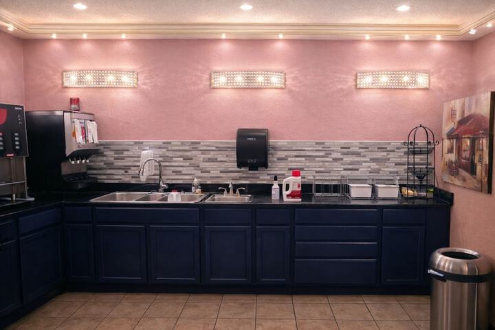 Dining Photos