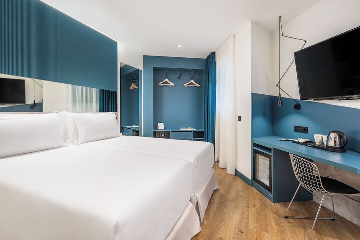 Room 8 of 26