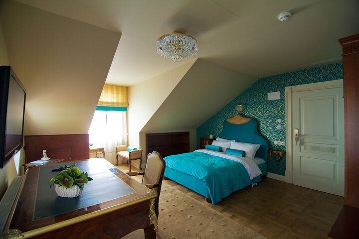 Room 13 of 35