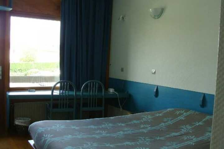 Room 7 of 18