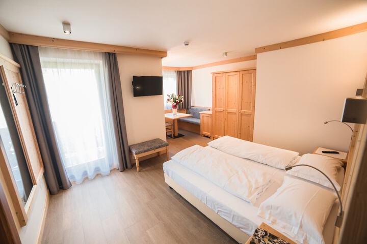 Room 3 of 54