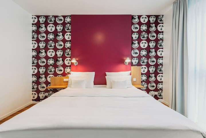 Room 27 of 47