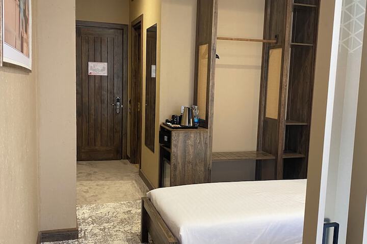 Room 10 of 85