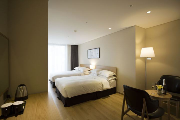 Room 13 of 66