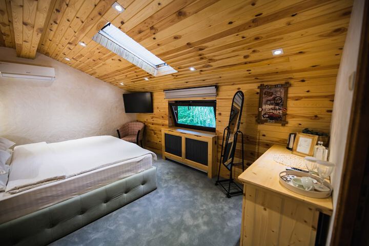Room 15 of 31