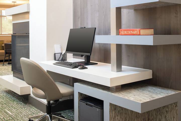 Business Center 44 of 47