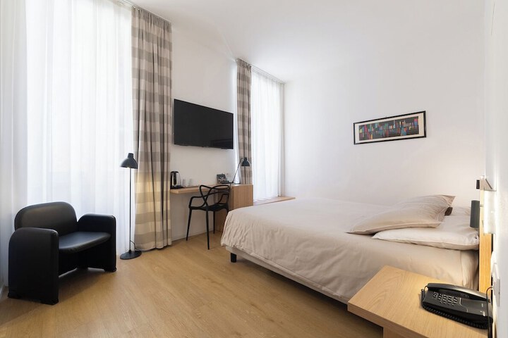 Room 42 of 146