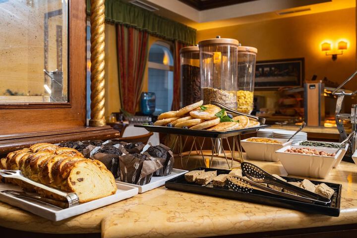Breakfast/Coffee Service 120 of 159