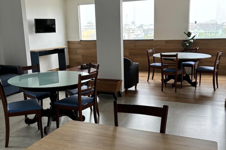 Dining 8 of 13
