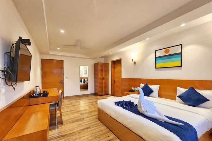 Room 8 of 16